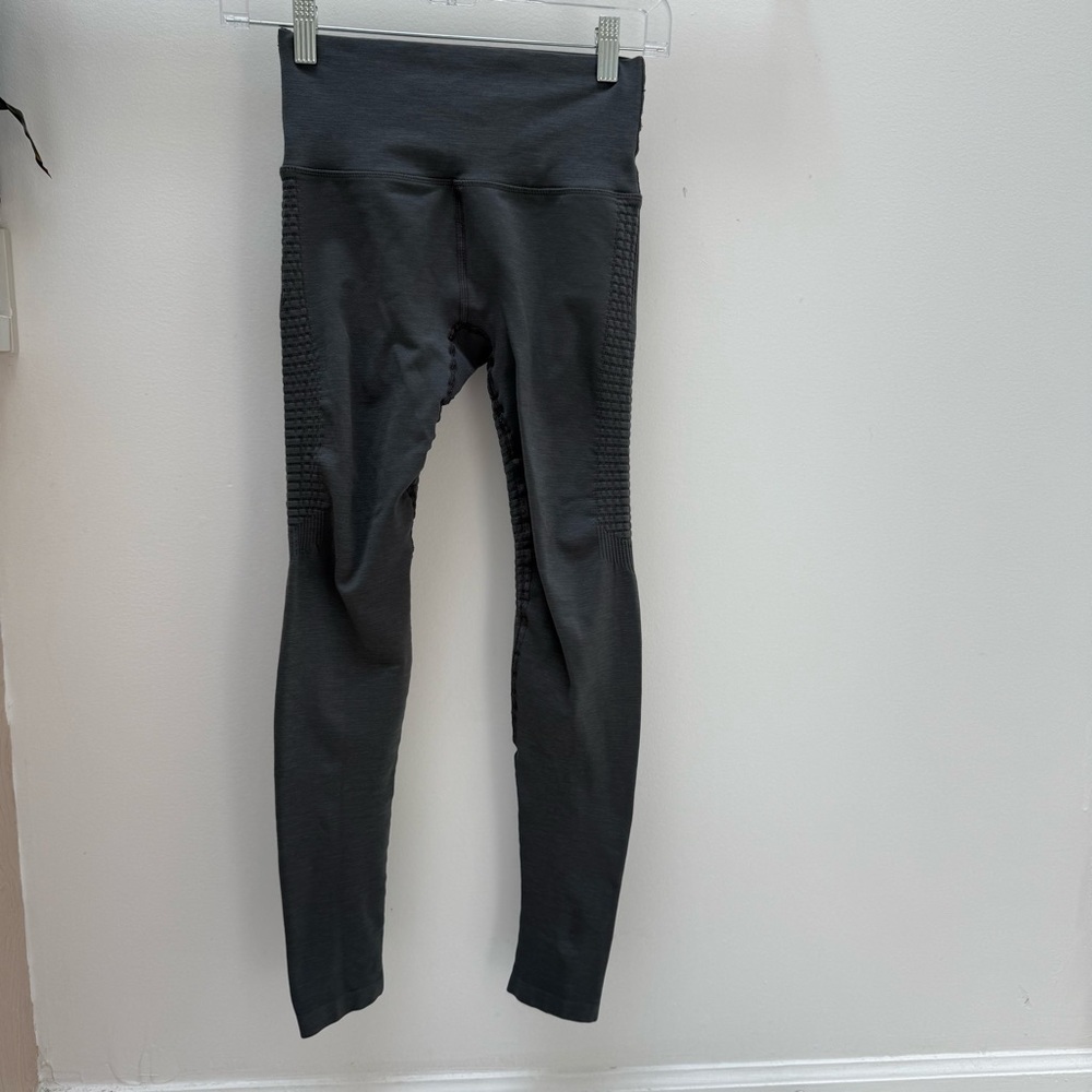 Alphalete Amplify Leggings Small | Seamless Contour | Grey